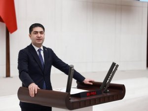 Özdemir’den Yücel’e Sert Tepki: "Pkk Gibi Bu Eylem Üzerinden Sinsice Propaganda Peşine Düşmüş, Terör Zihniyetiyle Türkiye Hasımlığında Buluşmuştur"