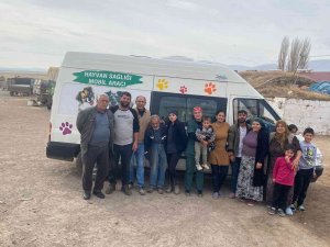 Kars’ta Sokak Hayvanlarını Mobil Araçla Hizmet Veriliyor