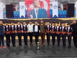 Büyükşehir’in Halk Oyunları Ekibi Türkiye Şampiyonu Oldu