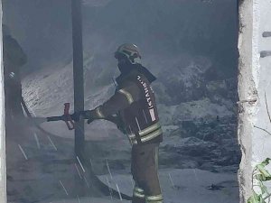 Avcılar’da Geri Dönüşüm Deposunda Korkutan Yangın