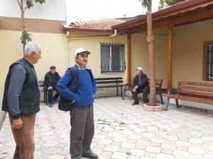 Edremit’te Cemaatten Caminin Kapalı Olmasına Tepki