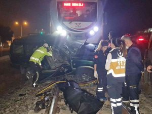 Aydın’da Hemzemin Geçitte Tren Cipe Çarptı: 1 Ölü