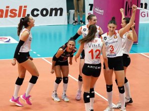 Simge Aköz: "İ̇nşallah Sezon Sonuna Kadar Hem Türkiye’de Hem Avrupa’da Böyle Devam Ederiz"