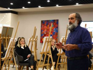 Ressam İ̇lhami Atalay Sanatın Yeni Merkezinde Başakşehirlilerle Buluştu