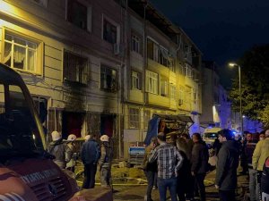 Fatih’te Ekipler Doğalgaz Çalışması Yaparken Patlama Yaşandı: 5 Yaralı