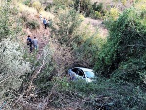 Şarampole Yuvarlanan Otomobildeki Karı-koca Yaralandı
