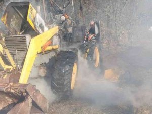Kastamonu’da Park Halindeki İş Makinesi Yandı
