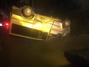 Takla Atan Minibüsteki 2 Kişi Yaralandı