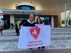 Denizlili Sporcu Attığı Kulaçlarla 2 Ödül Kazandı