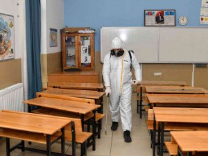 Esenyurt’ta Okullar İlaçlanıyor
