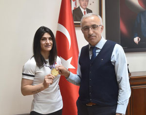 KMÜ’lü Zeynep Çelik, Dünya Şampiyonasından Altın Madalya ile Döndü