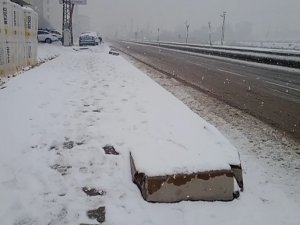 Özalp Beyaza Büründü