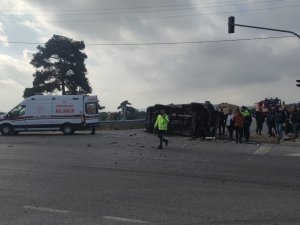 Minibüs İle Otomobil Çarpıştı:6 Yaralı