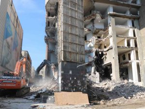 Dev Binada Yıkım Hızlandı