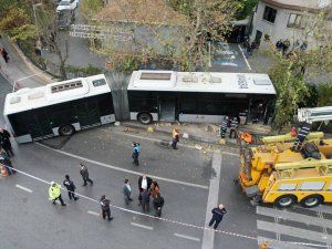 Kadıköy’de Metrobüsün Perondan Çıkarak Duvara Çaptığı Kaza Alanı Havadan Görüntülendi