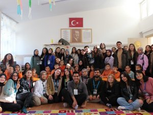 ‘Üşümesin Ayaklar’ Projesi Öğrencilere Mont Ve Ayakkabı Desteği