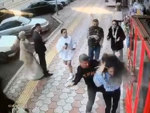 Kaldırımda Yürüyen Genç Kızlara Önce Taciz, Sonra Darp