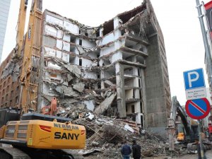 Dev Binanın Yıkılma Anı Kamerada