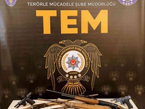 Sosyal Medyadan Deaş Propagandası Yapan Şahsın Evinde Çok Sayıda Silah Ele Geçirildi