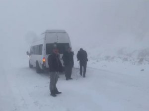 Karabet Geçidi’nde Kar Yağışı Etkili Oluyor