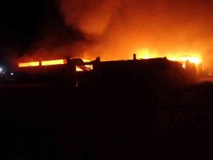 Uşak’taki Depo Yangınına Müdahale Sürüyor