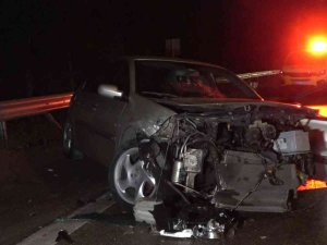 Bursa’da Bariyerlere Vuran Otomobile Arkadan Gelen Tır Çarptı: 1’i Ağır 2 Yaralı
