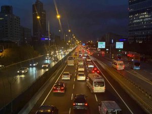 İ̇stanbul’da Haftanın Son İş Gününde Trafik Yoğunluğu Yaşandı