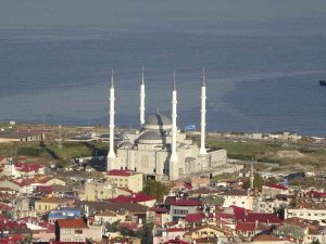 Tamamlandığında Doğu Karadeniz’in En Büyük Cami Ve Külliyesi Olacak