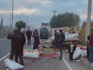 Iğdır’da Tır Sebze Yüklü Kamyonete Çarptı