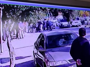 Kaza Sonrası Caddeyi Boks Ringine Çevirdiler