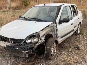 Otomobil Yoldan Çıktı: 2’si Çocuk 5 Yaralı