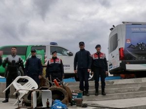 Kuşadası’nda Jandarma Ekiplerince Deniz Dip Temizliği Gerçekleştirildi