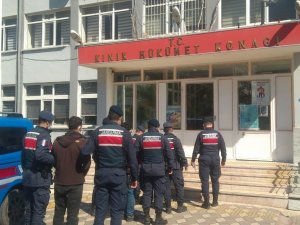 İ̇zmir’de Firari 17 Suçlu Yakalanarak Tutuklandı