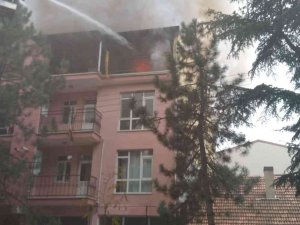 Gediz’de Çatı Katı Yangını Korkuttu