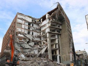 İ̇ş Merkezi Yıkımından Yeni Görüntüler