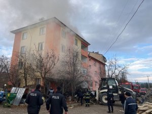 4 Katlı Apartmanda Yangın: Binada Yaşayan Vatandaşlar Tahliye Edildi