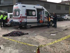 Beton Mikserinin Altında Kalan Kadın Hayatını Kaybetti