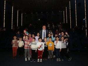 Başkan Ve Çocuklar ‘Aslan Hürkuş Görevimiz Gökbey’i İzledi