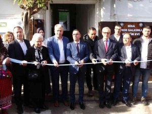 Biga Mor Salkımlı Kültür Evi Açıldı