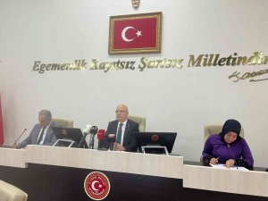 Başkan Çoban: “Hocalar İlçesi Hariç Sıcak Asfalt İle Tanışmayan Hiçbir İlçe Kalmadı”