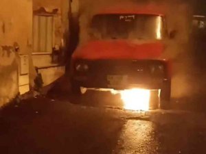 Sarıyer’de Otomobilde Yangın Çıktı, Mahalleli Büyük Panik Yaşadı