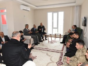 Batman Valisi Canalp, Sason’da Şehit Faim Bozkurt’un Ailesiyle Bir Araya Geldi