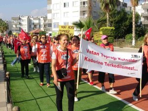 Bayraklı, Sloganlı ’Toprağa Saygı’ Yürüyüşü