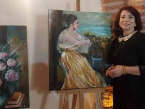 Ev Hanımlığını Ressamlığı Taşıyan Sema Çakır, Renkleri Tablolarında Dans Ettirdi