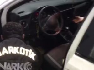 Otomobilin Döşeme Ve Bagaj Kısmına Gizlenen Sentetik Ecza Ele Geçirildi