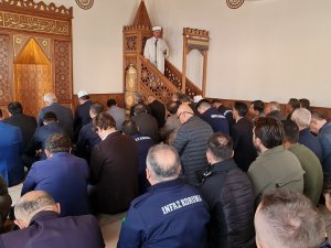 Hükümlüler Kendi Yaptıkları Camide Cuma Namazını Kıldı