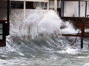 Ege’ye Kuvvetli Rüzgar Uyarısı