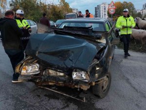 Samsun’da İki Otomobil Çarpıştı: 2 Çocuk Yaralı