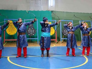 Erzincan’da Geleneksel Türk Okçuluğu Yaşatılmaya Devam Ediyor