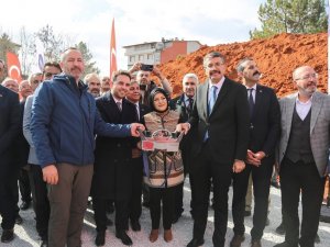 Altıntaş’ta Yeni Kaymakamlık Hizmet Binasının Temeli Törenle Atıldı